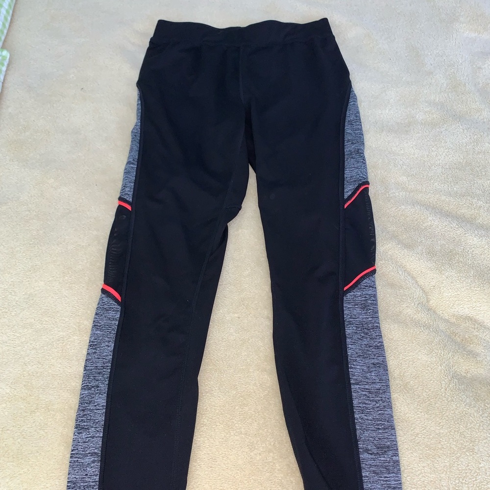 Patterned workout leggings